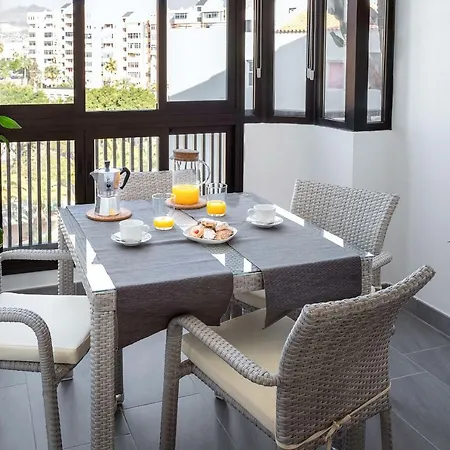 Almar Con Ac, Cristianos Lägenhet