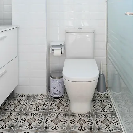 Almar Con Ac, Cristianos Lägenhet